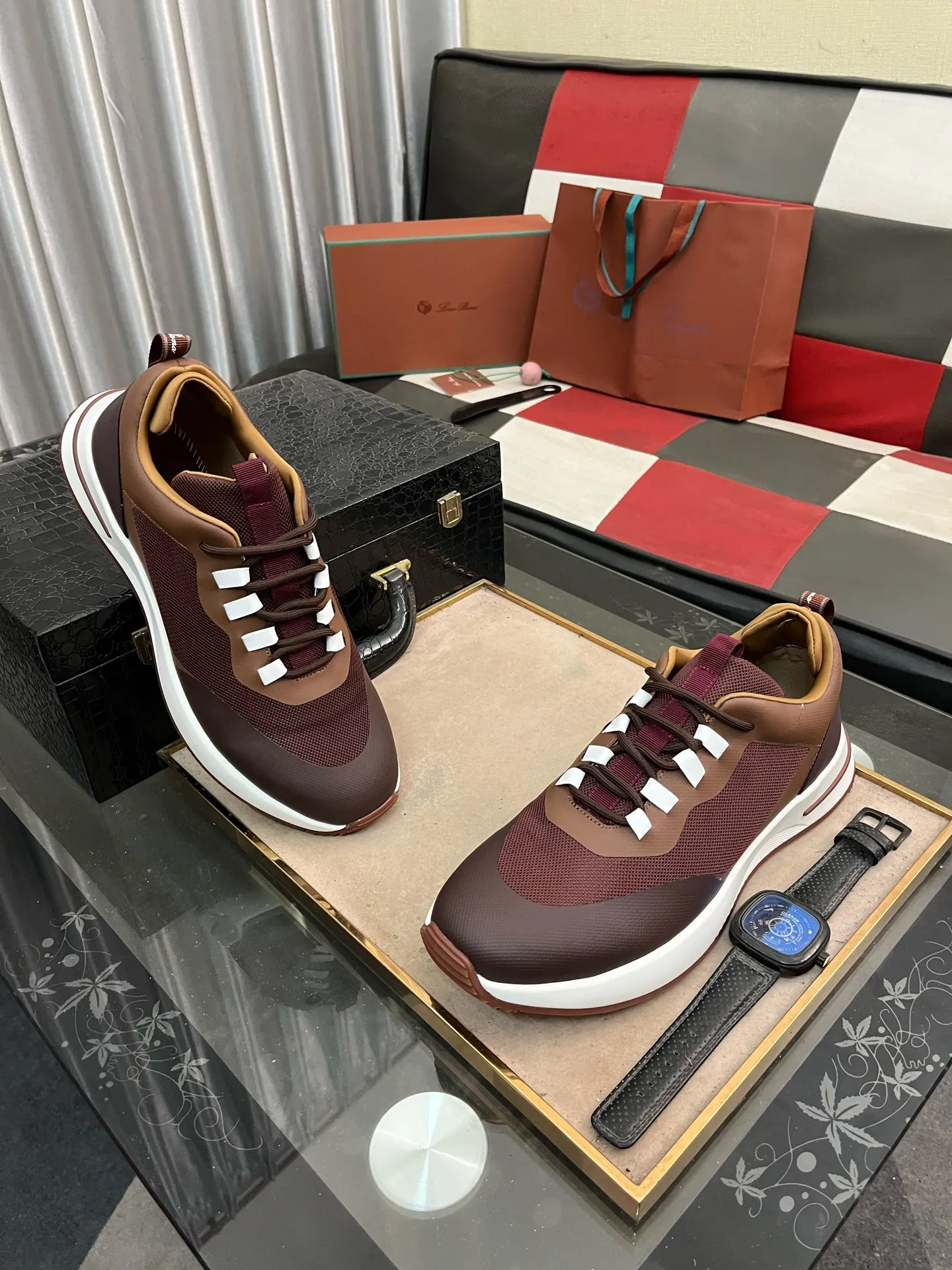 Men's men's shoes💰560⌚️⌚️LoroPiana/Noyo Piana WeekendWalk men's new thick-soled sports shoes, LP lace-up casual shoes that are as comfortable as clouds! The upper is made of cowhide leather, highlighting the sporty style. The lightweight sole adds a touch of modernity to the shoe. Counter original box packaging with dust bag!  Size: 38-449️⃣Colors available